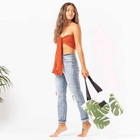 ALOHA Collection Handbags - New Aloha Collection DAY TRIPPER Monstera Waterproof Tote